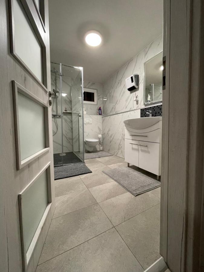 Johnys Apartment オストラヴァ エクステリア 写真